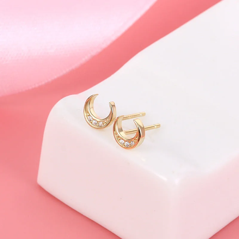 Moon Bud Curved Ear Studs (Gold)