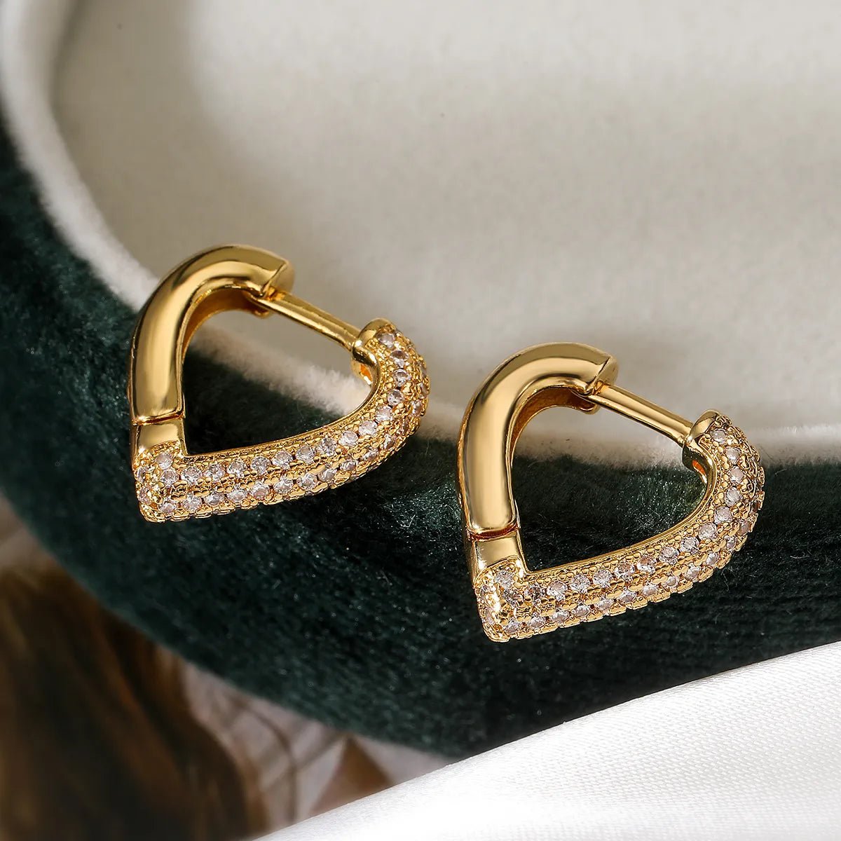 Dainty Gold Ring-1 Pair Retro Simple Style Heart Shape Inlay Copper Rhinestones Ear Studs