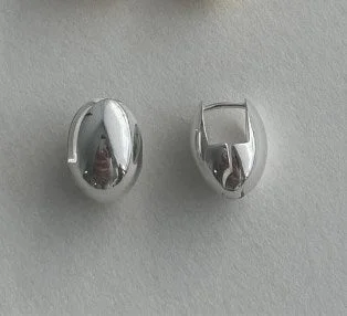 Oval Ear Clip C1220